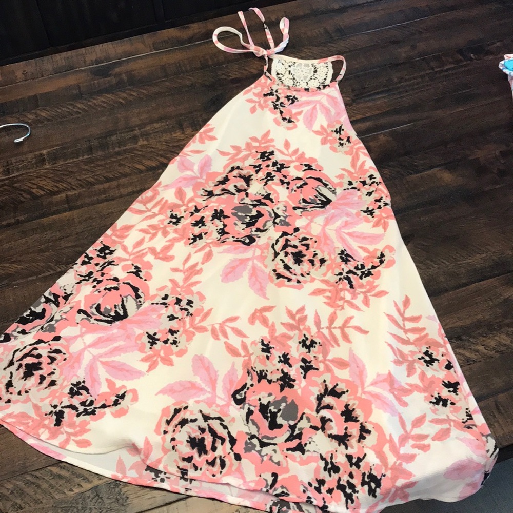 Beautiful Side-Tied lined dress with Lace back.